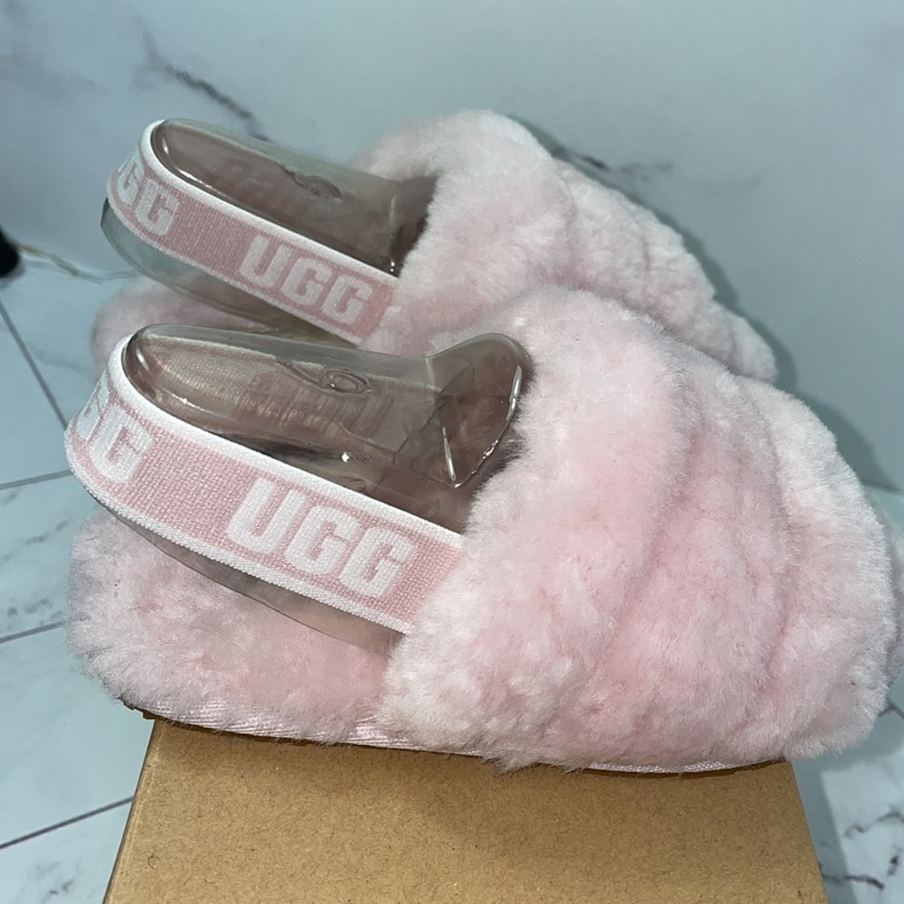 Brand New PINK UGG Toddler fluff Slide ( size 9 )